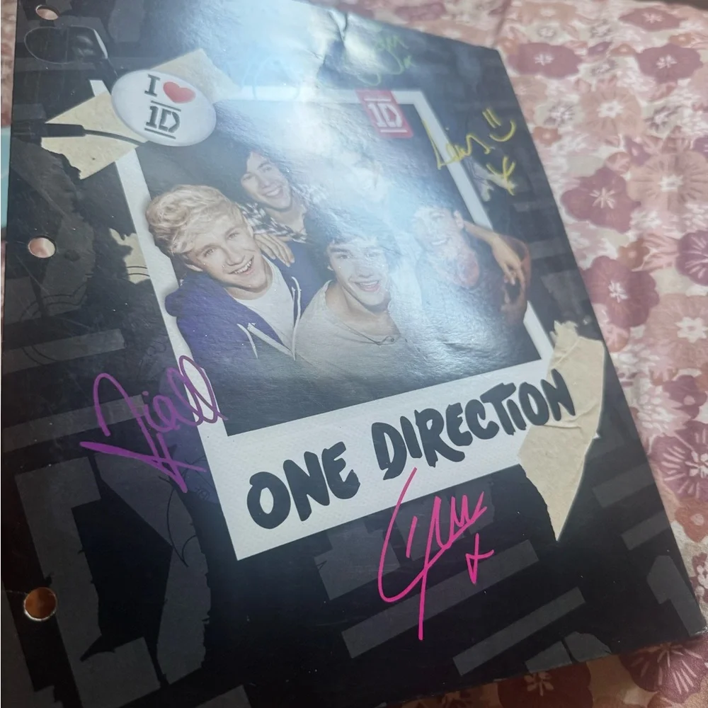 One Direction RARE 2013 Autographed portfolio